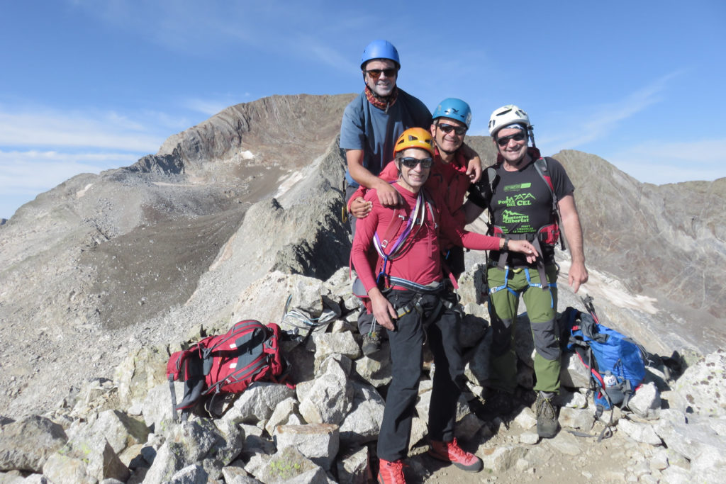 De izquierda a derecha: Pau, Antoni, Luis y Joaquín en la cima del Pico de Bardamina, 3.079 mts.